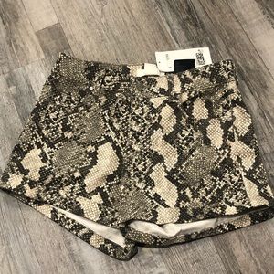 Brand new H&M’ snake skin shorts